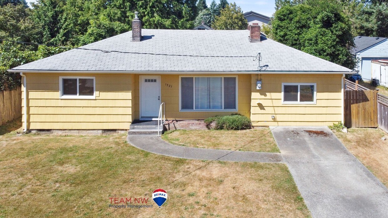 Foto principal - Eastside Charmer with 3 bedrooms 1.75 bath...