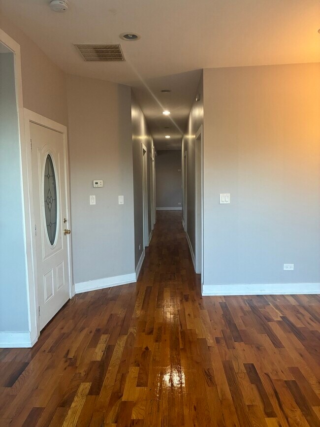 Foto del edificio - 4935 W Washington Blvd