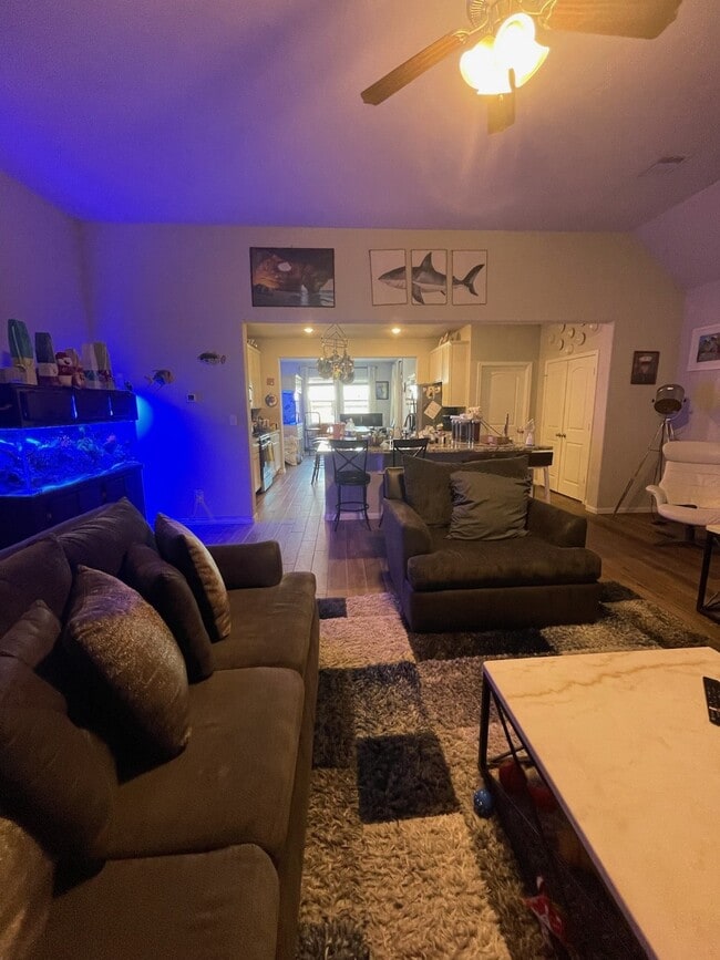 Building Photo - 14007 S River Dr