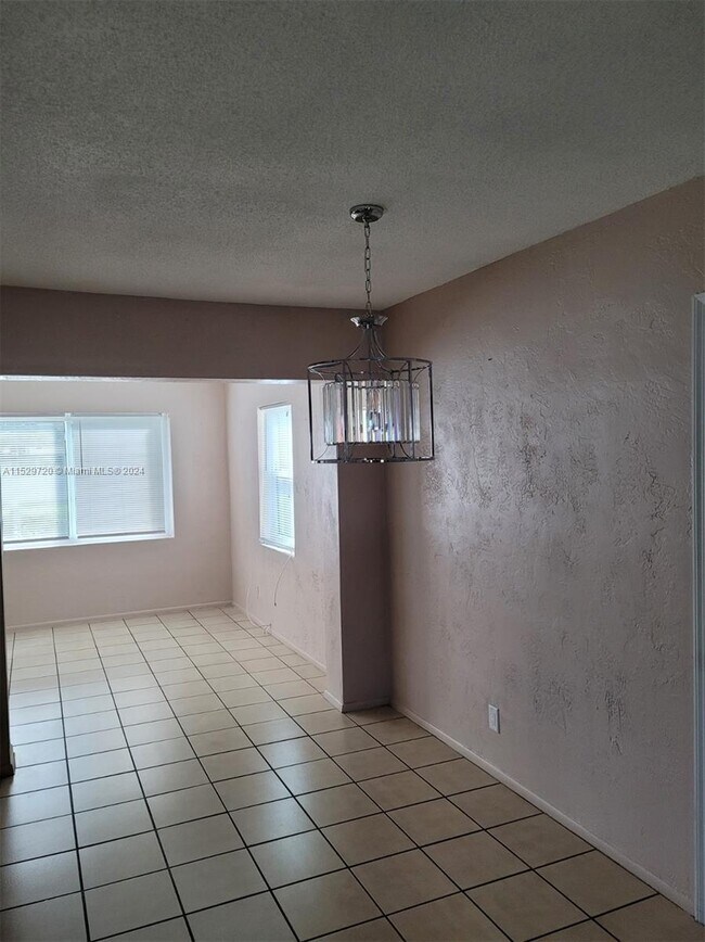 Building Photo - 7000 NW 95th Terrace