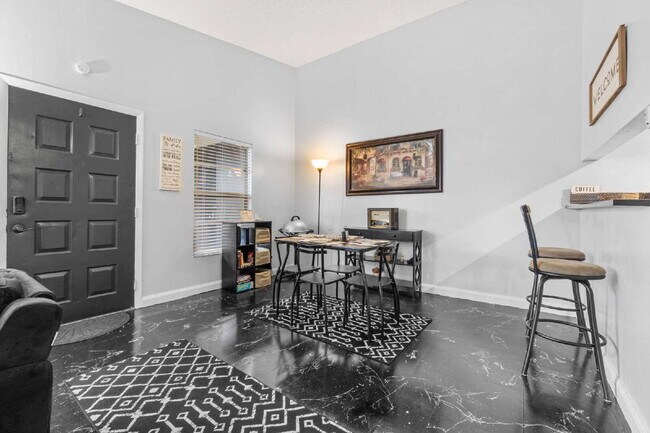 Foto del edificio - Chic & Cozy 2-Bed, 2-Bath Condo Retreat in Heart of Tampa