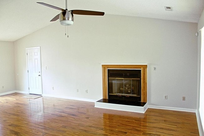 Foto del edificio - 990 Ridgeview Ave