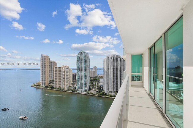 Foto del edificio - 300 S Biscayne Blvd