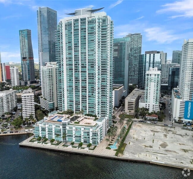 Building Photo - 1331 Brickell Bay Dr