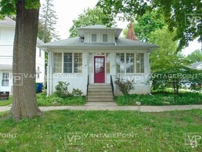 Building Photo - 129 Oak St