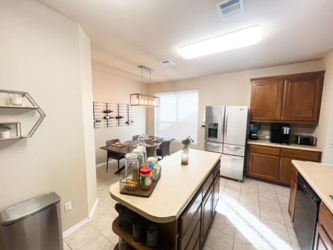 Foto del edificio - Large Pflugerville 4-bedroom/2.5 Bath Home in the Villages of Hidden Lake