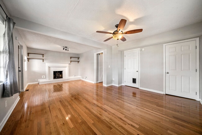 Building Photo - 899 Bouldercrest Dr SE