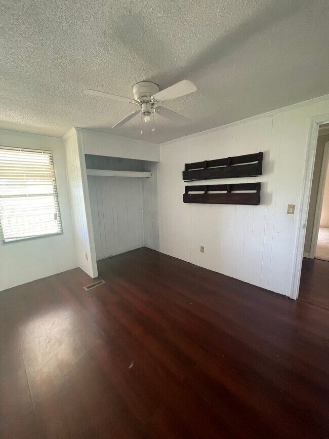 Foto del edificio - 20534 Lake Rd