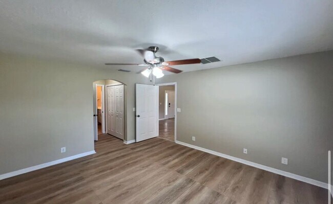 Foto del edificio - 1905 SW Fears Ave