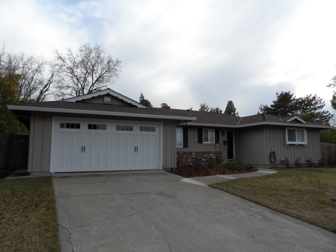 Primary Photo - 2240 Rockwood Dr