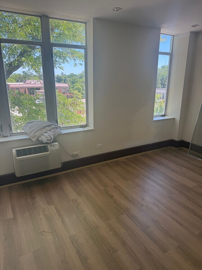 Foto del edificio - 580 N Bank Ln