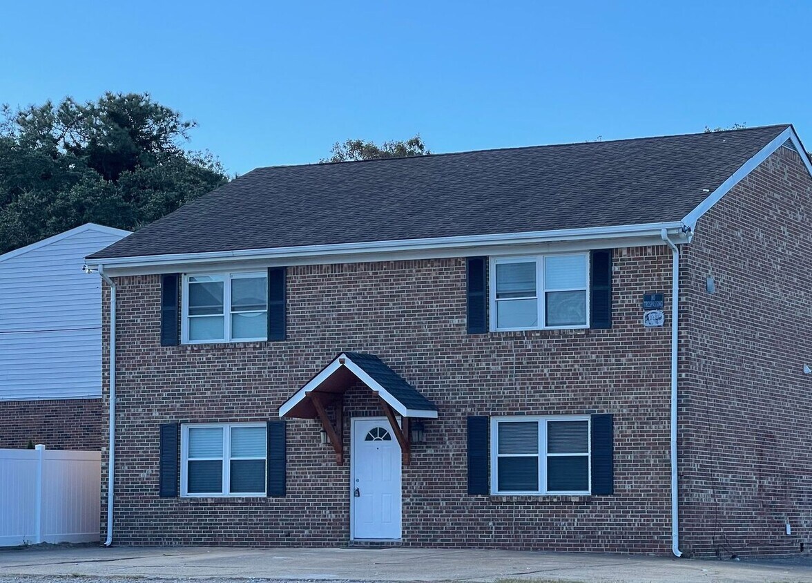 9620 Chesapeake St Unit B, Norfolk, VA 23503 Room for Rent in Norfolk