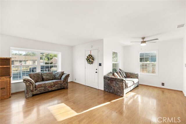 Foto del edificio - 1517 W Grand Ave