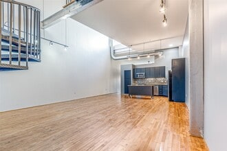 Building Photo - 1312 Live Oak St