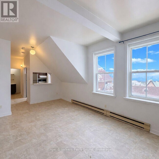 Photo du bâtiment - 100 Muskoka Rd N