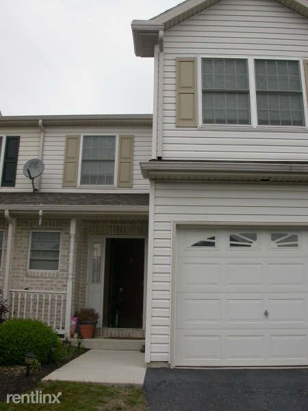Foto principal - 3 br, 2.5 bath Townhome - 216 Silver Leaf Rdg
