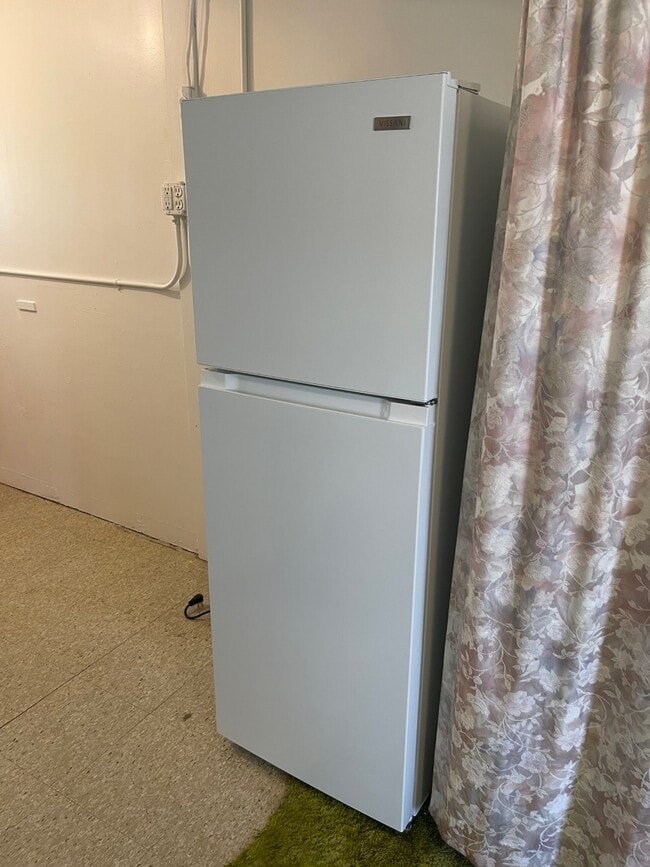 Building Photo - 130 E Broadway St