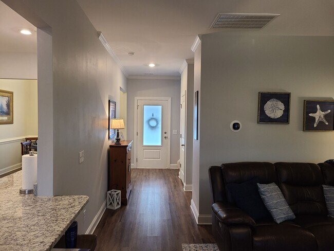 Foto del edificio - 4 Bed, 2.5 Bath located in Mimosa Bay Comm...