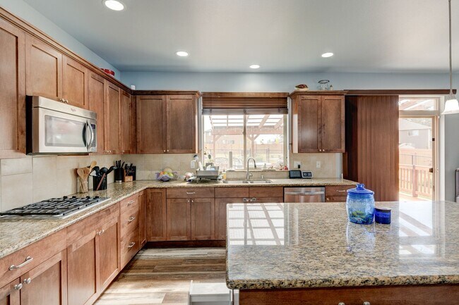 Foto del edificio - 4 Bedroom House in Gated Community