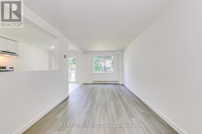 Photo du bâtiment - 12 Danville Ave