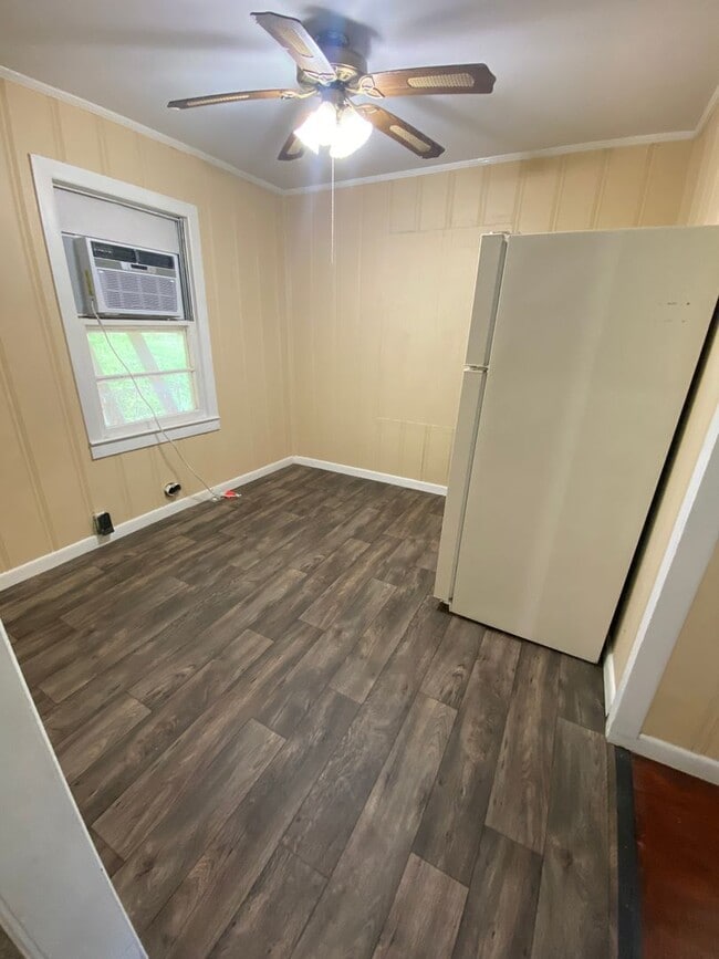 Building Photo - 2721 Simpson St