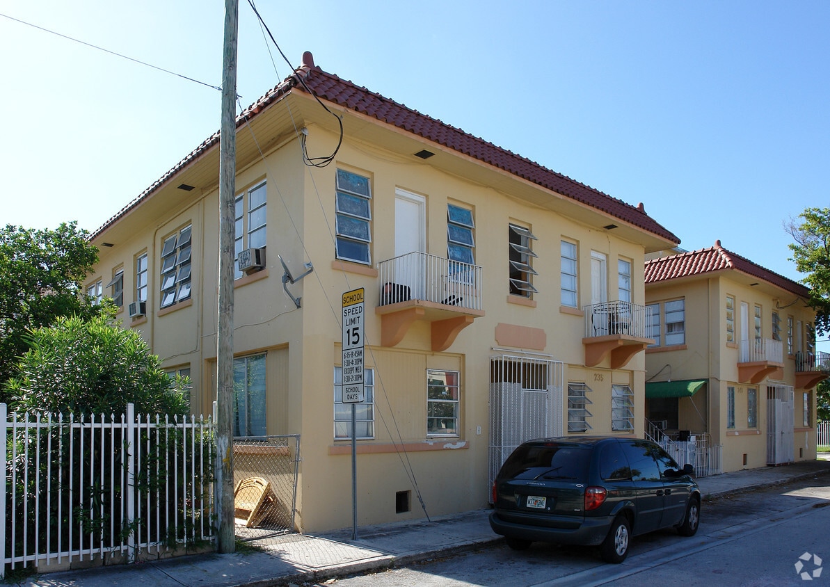 Building Photo - 235-245 SW 6th Ave