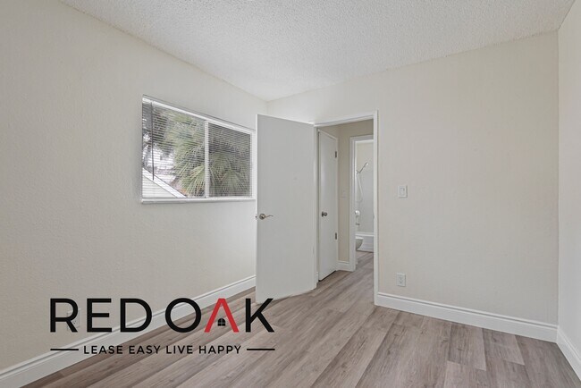 Foto del edificio - Lovely and Welcoming Top Floor One Bedroom...
