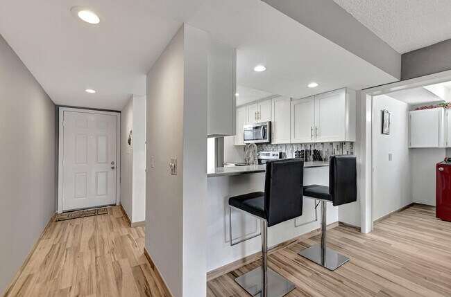 Building Photo - 6025 Balboa Cir