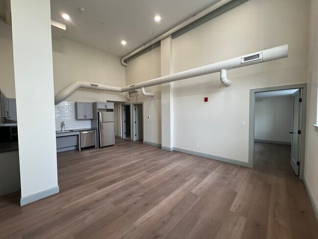 Building Photo - 160 Seabury St