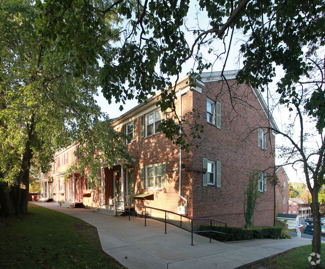 Building Photo - Wade Estates