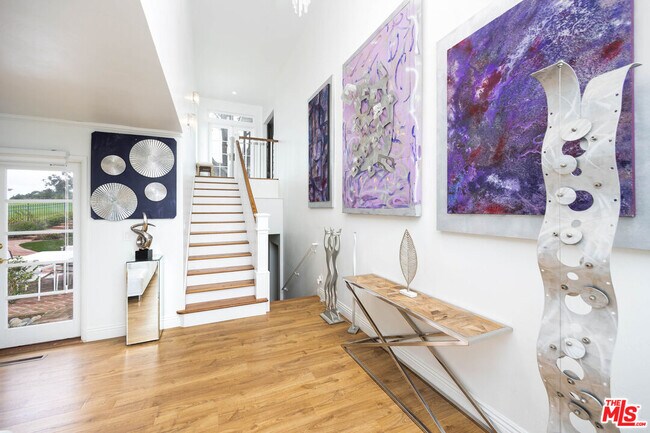 Foto del edificio - 1110 W Muirlands Dr