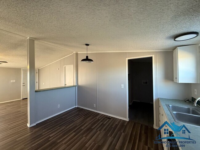 Foto del edificio - 10302 Glass Ct Rd