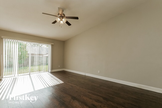 Building Photo - 1024 Olliff Way
