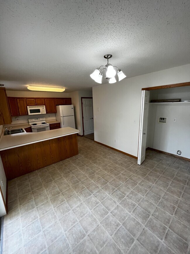 Building Photo - 707 West Fargo Townhomes