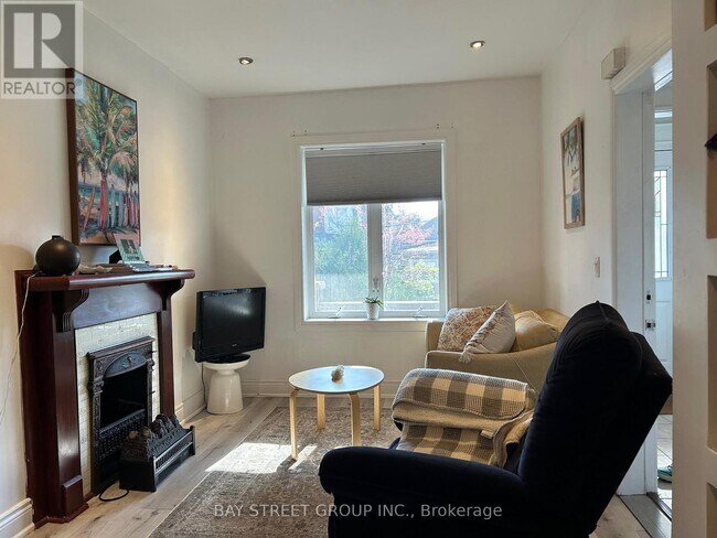 Photo du bâtiment - 693 Woodbine Ave