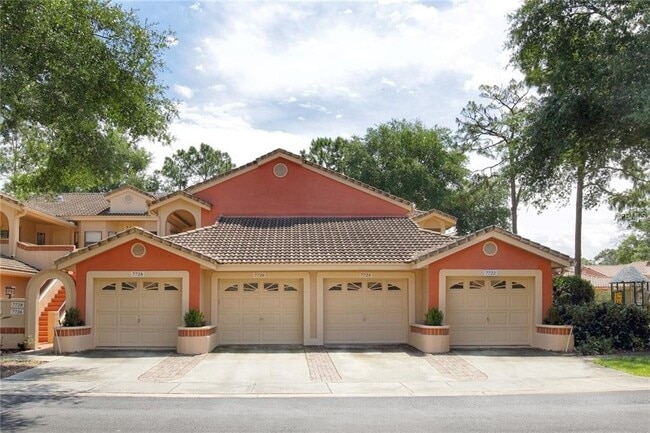 Building Photo - Dr Phillips 2 bedroom 2 bath with 1 car ga...