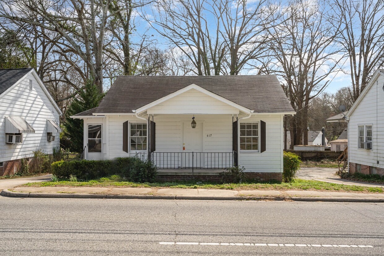 Foto principal - 617 W Garrison Blvd