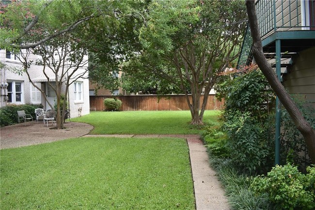 Foto del edificio - 4245 Emerson Ave