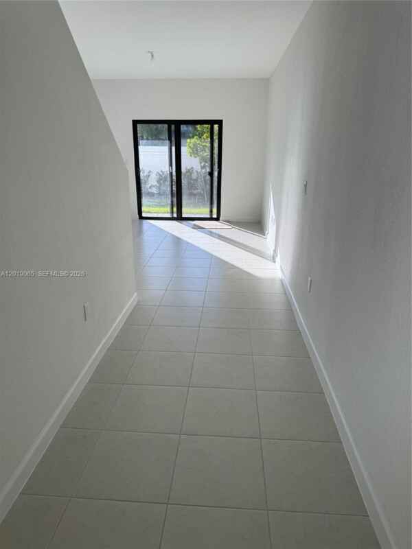 Foto del edificio - 4957 Oakmont Dr
