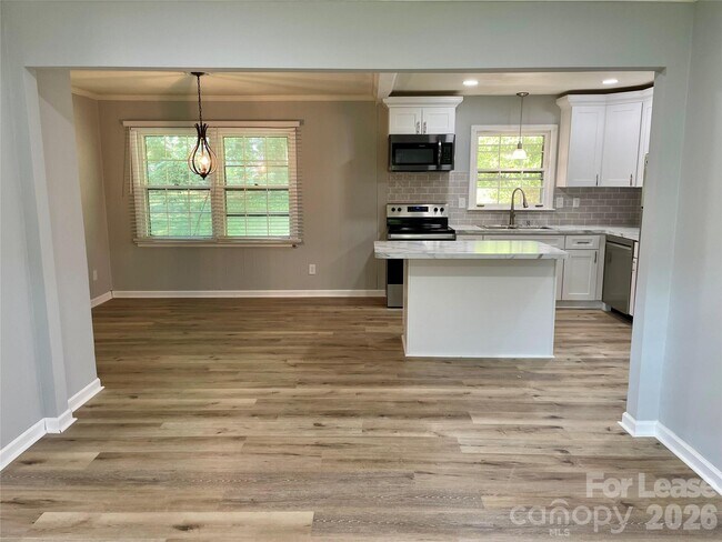 Building Photo - 819 Markwell Dr