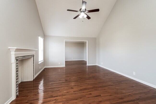 Foto del edificio - 3105 Roundwood Forest Ln