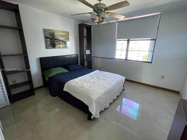 Foto del edificio - 17900 N Bay Rd