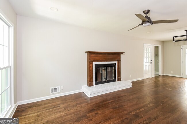 Foto del edificio - 2730 Cedarbrook Dr