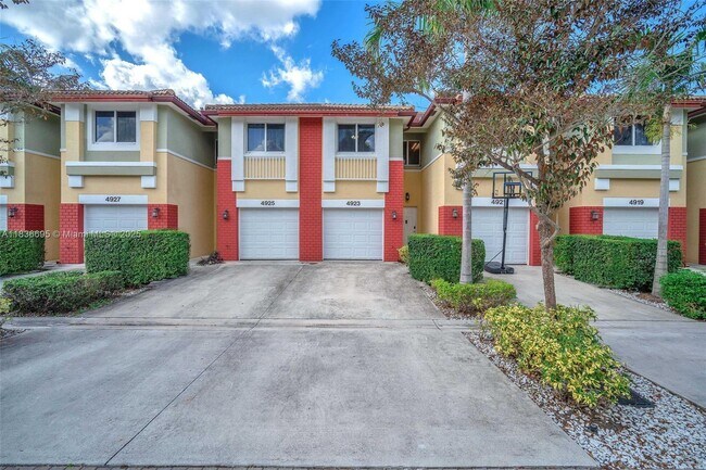 Foto del edificio - 4923 SW 66th Terrace