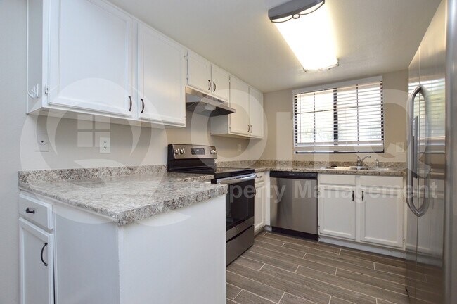 Foto del edificio - 925 N College Ave