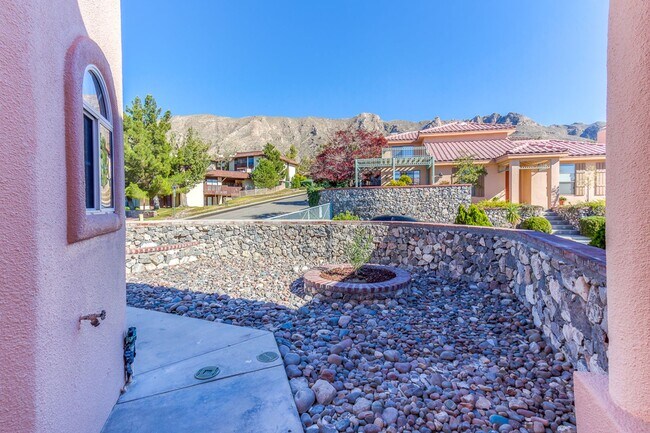 Building Photo - Amazing Tri-Level Westside Rental Home w/ ...