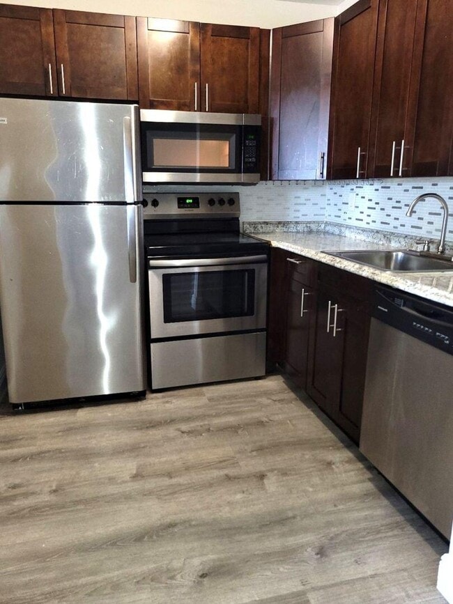 Building Photo - 2711 Vandiver Dr