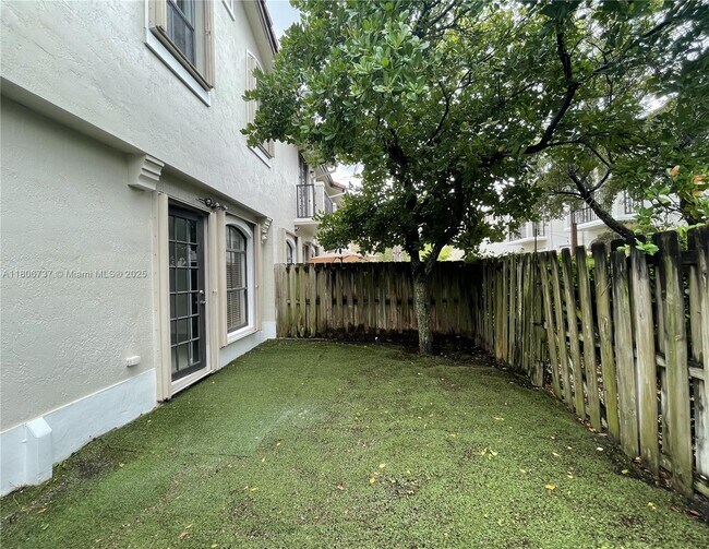 Foto del edificio - 3252 NW 103rd Pl