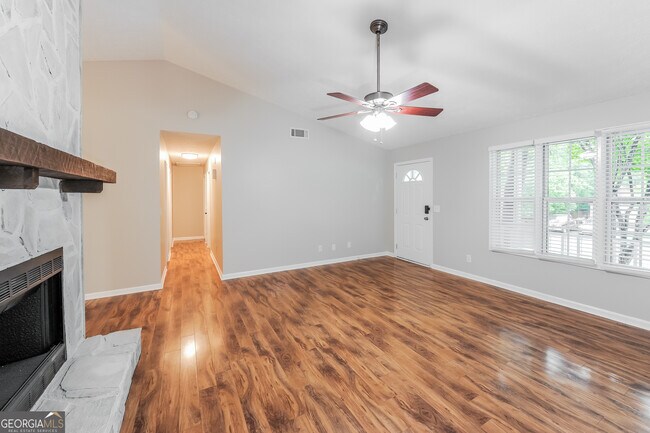 Building Photo - 129 Riverchase Dr