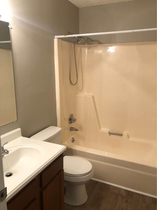 Foto del edificio - 137 Meadowlark Dr